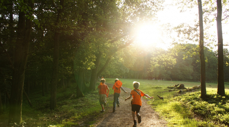 Image of children running