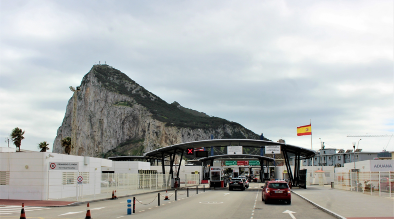 An image showing the border control entrance to Gibraltar from La Línea in Spain (image by Guy Percival, from Public Domain Picture)