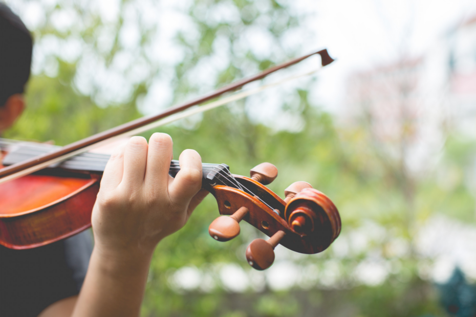 A picture of a person playing a violin